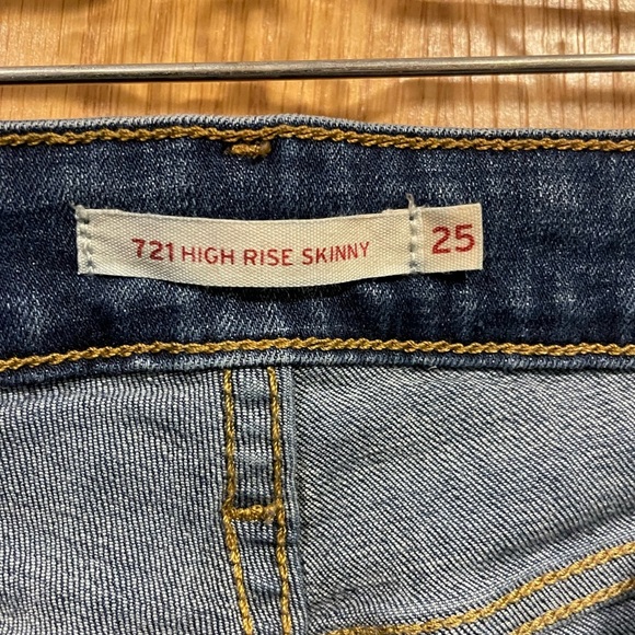Levi 721 High Rise Skinny Jeans - Size 25 - Picture 4 of 11